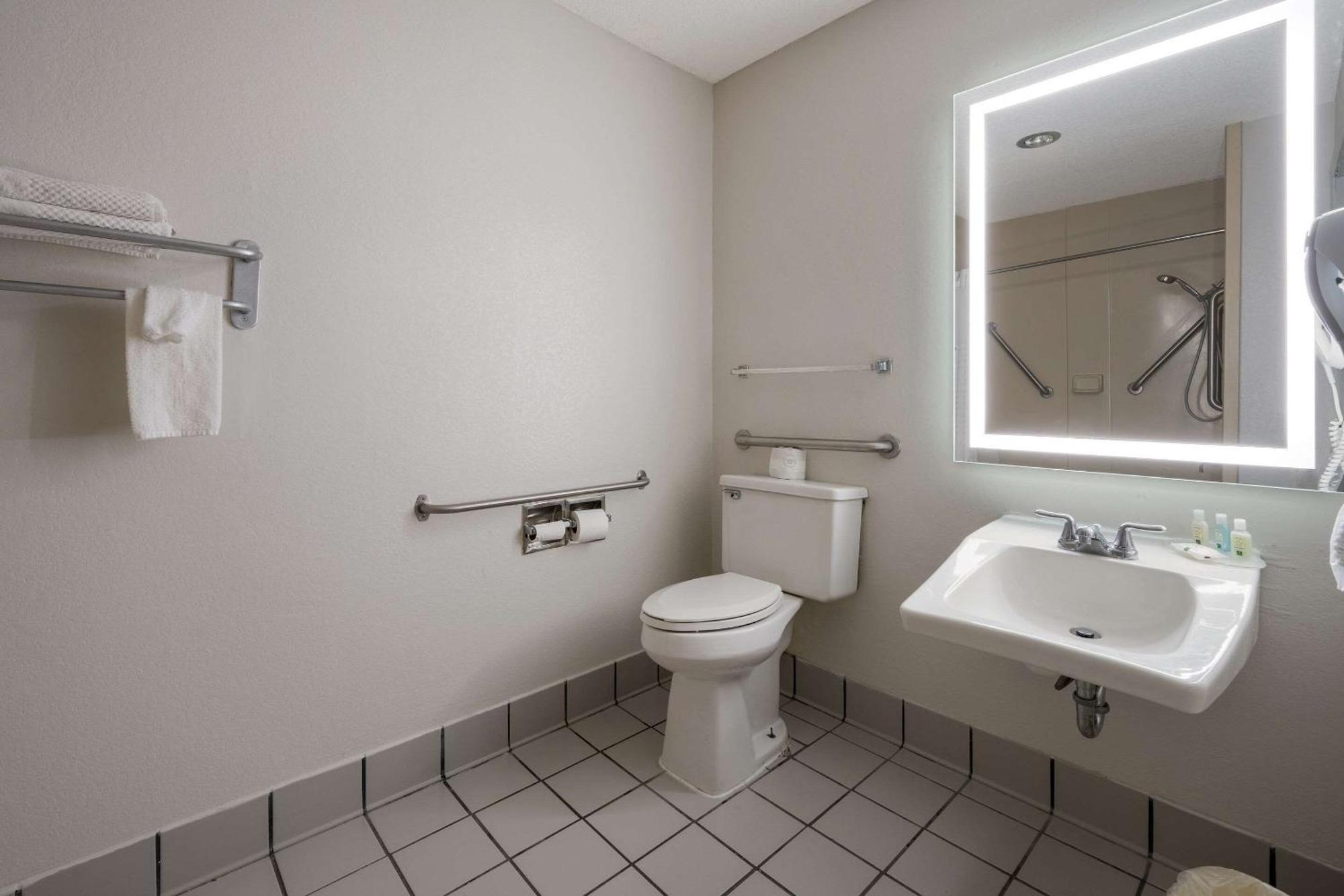 Quality Inn University Area Farmville Extérieur photo
