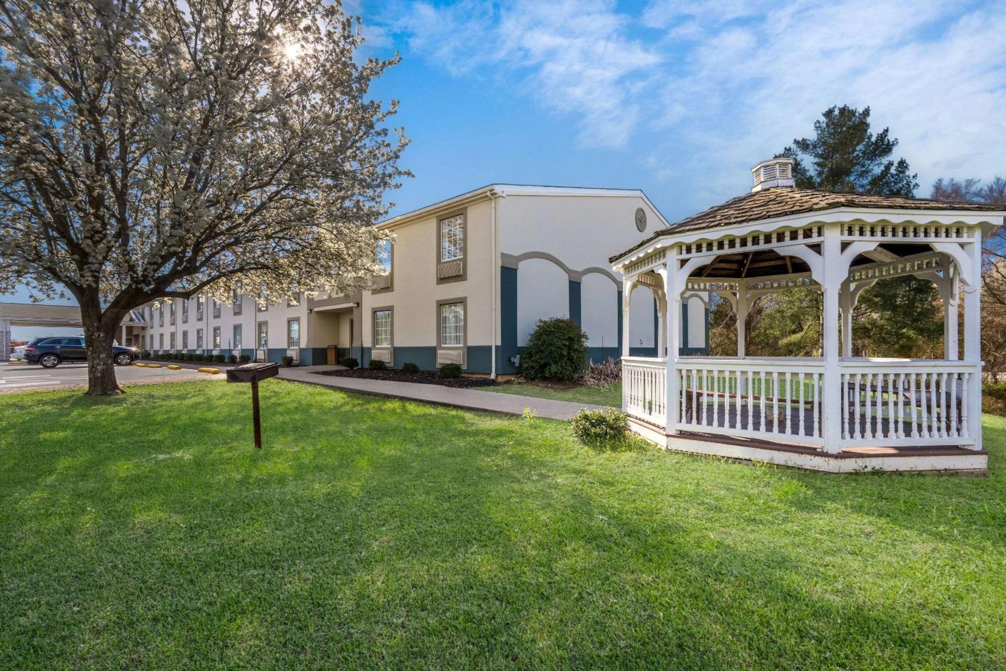 Quality Inn University Area Farmville Extérieur photo